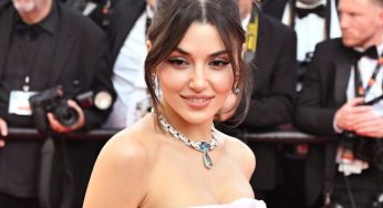 Hande Erçel Cannes’da Sahne Aldı: Pembe Kıyafetiyle Göz Kamaştırdı