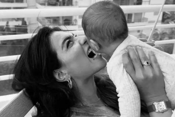 Melisa Aslı Pamuk’tan Aile Pozu Geldi: Mylan Bebek Büyüdü, Sosyal Medyada İlgi Odağı Oldu